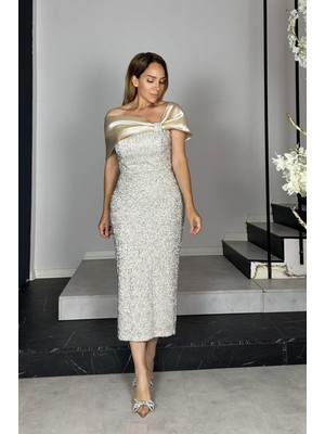 G1411 Saten Yaka Detaylı Tasarım Abiye Elbise Krem