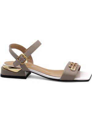 Metal Tokalı Sandalet