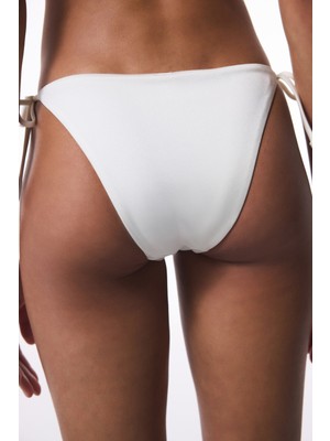 Penti Adeline Çiçek Aksesuarlı Beyaz Bikini Altı