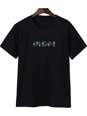 Tarz Yeri Anneler Gününe Özel Tasarım Mom Çiçek Baskılı T-Shirt - Siyah