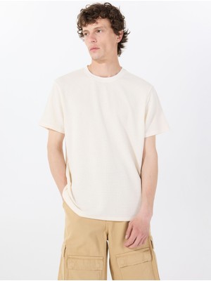 Guess Bisiklet Yaka Desenli Beyaz Erkek T-Shirt M5GP26KCRF0G018 Ss Madden Soft Knı