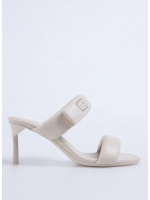 Armani Exchange Krem Kadın Topuklu Ayakkabı XDP060