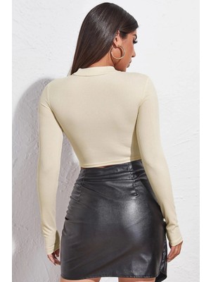 Kadın Ekru Göğüs Dekolteli Uzun Kollu Cut Out Crop Top Bluz