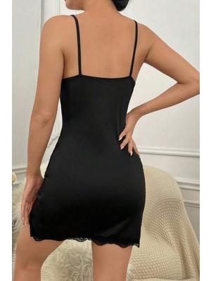 Kadın Siyah Göğsü ve Bacakları Dantelli Yırtmaçlı Şık Gecelik