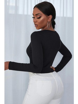 Kadın Siyah Uzun Kollu Düğmeli Göğüs ve Göbek Dekolteli Crop Top Bluz
