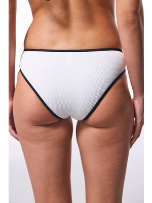 Beyaz Nicole Tokalı Bikini Altı