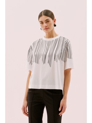 Arkası Yırtmaçlı Baskılı Kısa Kol T-Shirt Beyaz Y2523809_002