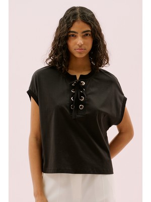 Kuş Gözü Detaylı Düşük Omuz T-Shirt Siyah Y2523824_001