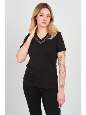 Ella Camelia Kadın Yakası Taş ve Süs Işlemeli Kısa Kollu Pamuklu Bluz 24E002 Siyah