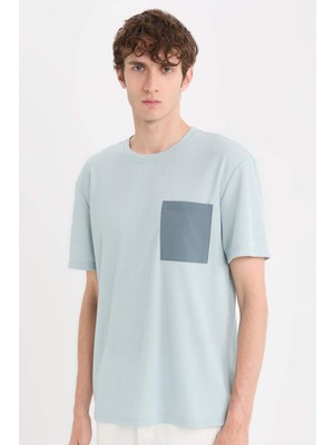 DeFacto Regular Fit Bisiklet Yaka Cepli Kısa Kollu Tişört B6535AX25SM