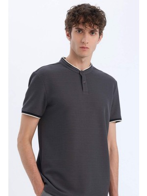 DeFacto Slim Fit Dar Kesim Dik Yaka Dokulu Kısa Kollu Waffle Polo Tişört Z4262AZ25SM