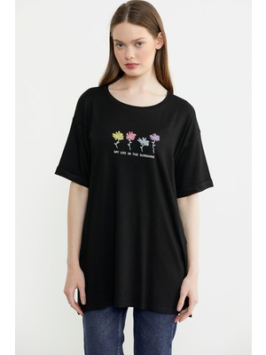 Çiçek Baskılı Bisiklet Yaka Tişört - Siyah