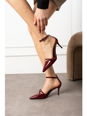 Shoetek Amenya Kadın Topuklu Ayakkabı Ön Bantlı Tokalı Stiletto Bilekten Bağlamalı Bordo Rugan