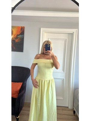 Madonna Yaka Ortası Dantelli Bel Büzgülü Sarı Elbise