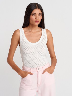 10749 Kalın Askılı Ajurlu Triko Bluz-Beyaz