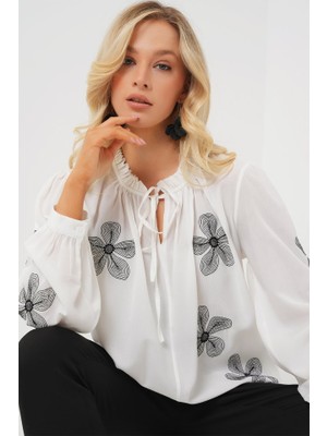 La Mode Istanbul Uzun Kol Nakışlı Örme Bluz 951 - Beyaz