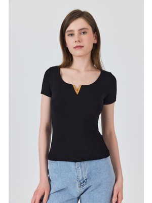 Siyah Gold Aksesuar Detaylı Viskoz/yumuşak Kumaş Tişört 1460