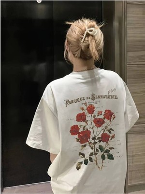 Shoprise Kadın Oversize Kısa Kollu Beyaz TShirt Çiçekli Baskı ile Günlük Kullanım İçin Tasarlandı