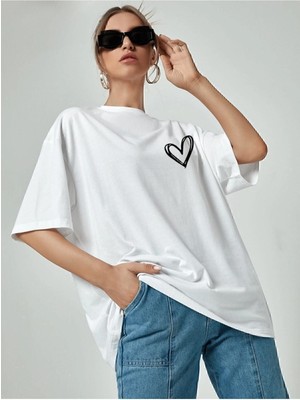 Shoprise Minimal Kalp Baskılı Beyaz Oversize TShirt Kadın Kısa Kol Günlük Kullanım İçin Rahat Stil