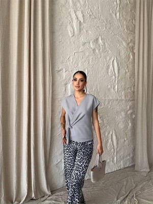 Gökyüzü Moda Yandan Bağlama Detaylı Kolsuz Bluz - Gri
