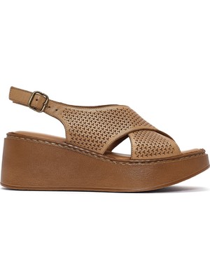 Kadın Taba Bilekten Bağlamalı Baskılı Dolgu Topuklu Deri Comfort Sandalet 25SFD342126