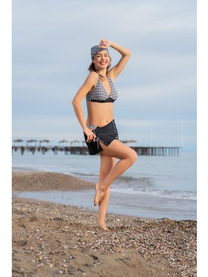 Rukomayo Siyah Beyaz Kare Desenli Geniş Üçgen Omuzdan Ayar Askılı 3'lü Takım Lycra Kumaş Etekli Bikini