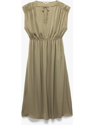 Koton Bağlamalı Yaka Kolsuz Midi Boy Büzgülü Saten Elbise