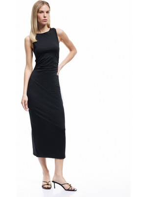 Koton Slim Fit Kolsuz Bisiklet Yaka Drapeli Sırt Detaylı Midi Elbise