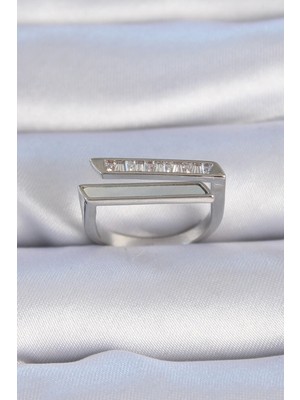 Pirinç Gümüş Renk Zirkon Taşlı Beyaz Sedef Detay Kadın Yüzük