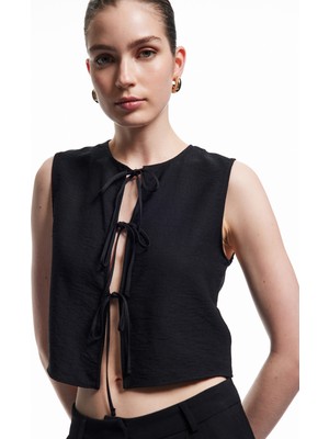 Koton Kolsuz Viskon Kumaş Önden Bağlama Detaylı Fiyonklu Yelek