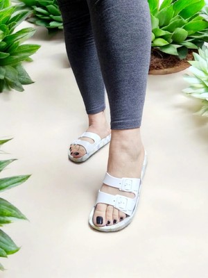 Gezer Çift Toka Ayarlanabilir Kadın Plaj Terliği Beyaz Renk Rahat Taban Kullanım Alanı