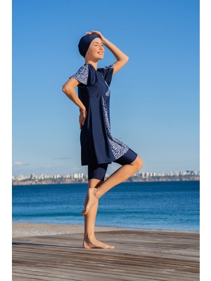 Rukomayo Lacivert Desenli Yırtmaç Modelli Yarım Kol Lycra ( Su Itici ve Çabuk Kuruyan ) Kumaş Tesettür Mayo