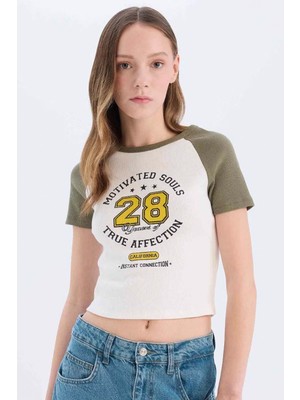 Defacto Coool Fitted Baskılı Fitilli Kaşkorse Haki Kadın T-Shirt E0678AX/KH261