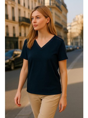 Fashion Friends Pamuklu Regular Fit Dantel Detaylı V Yaka Bluz Bayan Bluz 25Y1201K1