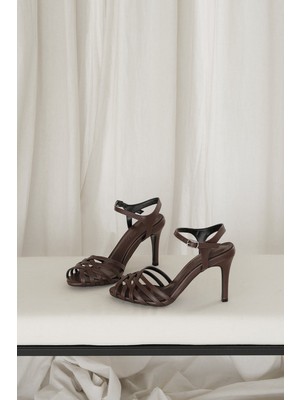 Kafes Model Topuklu Ayakkabı