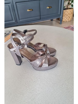 024 944 Topukla Kadın Yüksek Topuk Ayna Abiye Ayakkabı