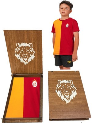 Galatasaray Orijinal 5 Yıldız Parçalı Çocuk Forma T-Shırt Aslan Ahşap Kutu Hediyeli