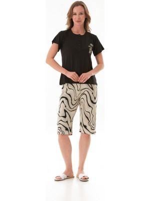 Çizgi Desenli Kısa Kollu  Kapri Pijama Takımı