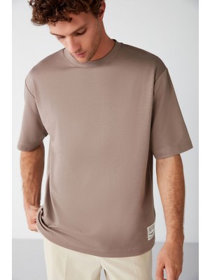 Grimelange Joel Erkek %100 Organik Pamuklu Kalın Kumaşlı Özel Dokulu Etiket Detaylı Oversize Vizon T-shirt