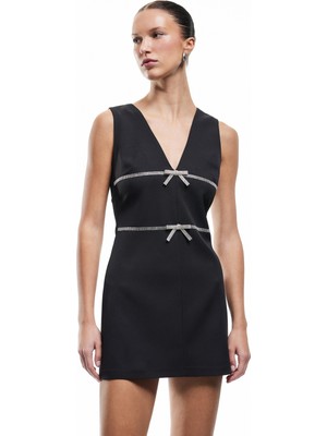 Koton Kolsuz V Yaka Fiyonk Detaylı Taşlı Mini A Kesim Elbise