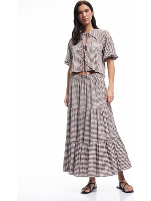 Koton Gömlek Yaka Yarım Balon Kollu Bağcıklı Fiyonk Detaylı Pötikareli Crop Bluz