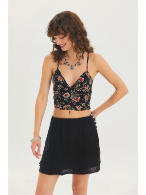 Desenli V Yaka Askılı Crop Top Siyah