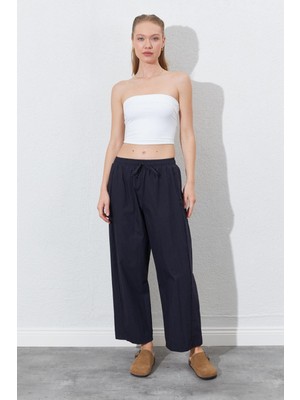 Kadın Siyah Beli Lastikli Gizli Cep Detaylı Salaş Kesim Pantolon