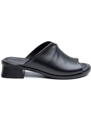 Hakiki Deri Kısa Topuklu Kadın Terlik