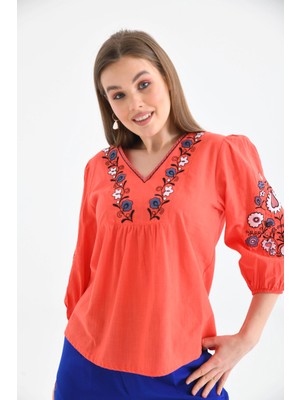 Kadın V Yaka Nakış Detay Salaş Yazlık Dokuma Bluz