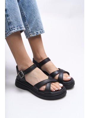 Kadınlar İçin Riccon Iselgalyn Siyah Cilt Sandalet 0012215 Modeli Konforlu Kullanım