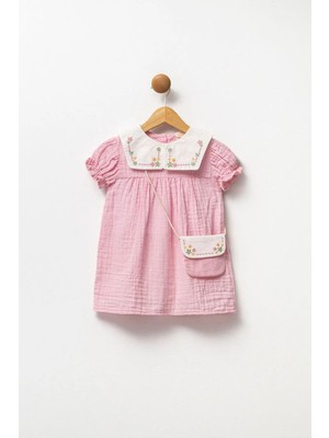 Kız Çocuk Pamuklu Müslin  Çiçek Nakışlı Gömlek Yaka Çantalı Elbise