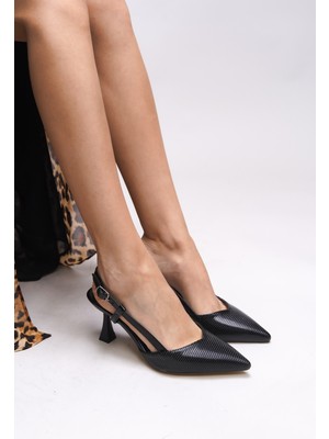 Riccon Kadın Elyerue Arkası Açık Sivri Burun Stiletto Rugan - Siyah Kısa Topuklu