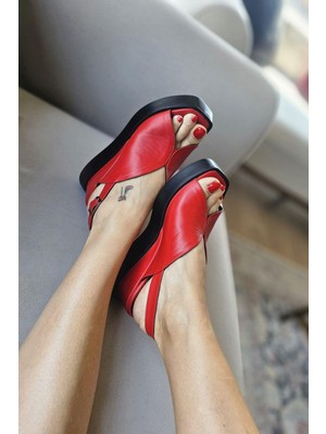 022 20633 Topukla Kadın Deri Dolgu Topuk Sandalet