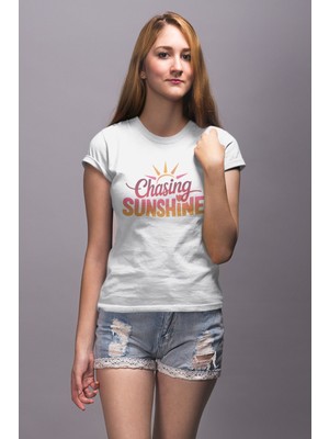 Qoeuyl Boutique Chasing Sunshine Baskılı Yaz Temalı Unisex Regular Fit Pamuklu Beyaz Tişört